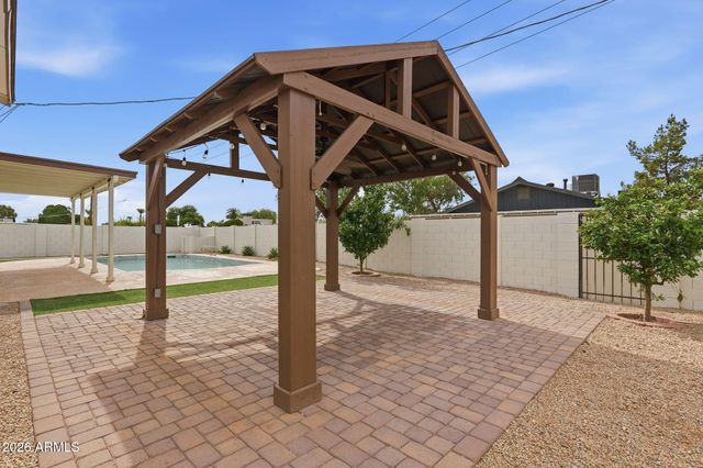 8355 E STELLA Lane, Scottsdale, AZ 85250