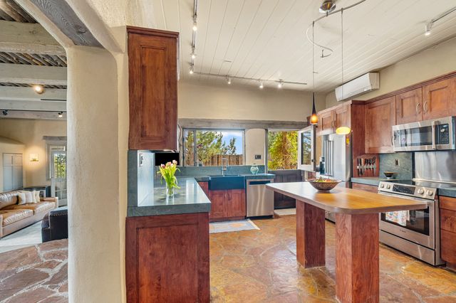 42 Entrada, Santa Fe, NM 87507
