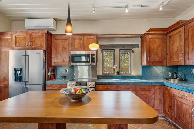 42 Entrada, Santa Fe, NM 87507