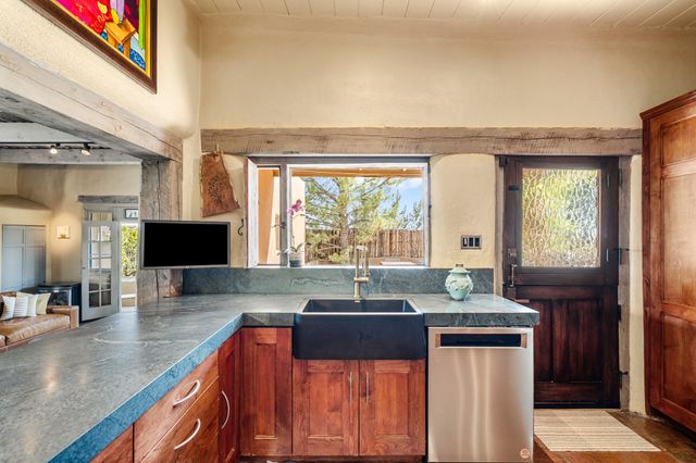 42 Entrada, Santa Fe, NM 87507