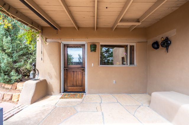 42 Entrada, Santa Fe, NM 87507