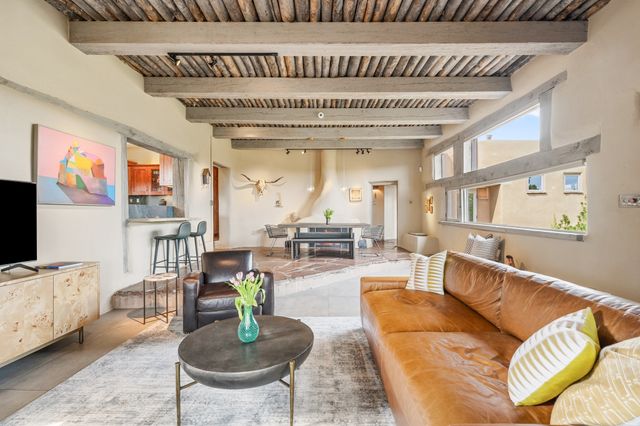 42 Entrada, Santa Fe, NM 87507