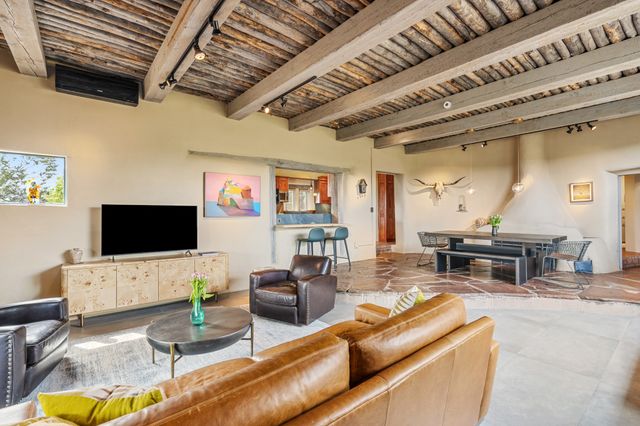 42 Entrada, Santa Fe, NM 87507