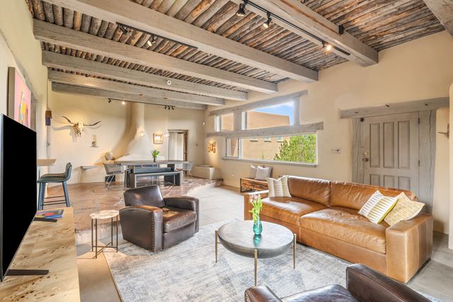 42 Entrada, Santa Fe, NM 87507