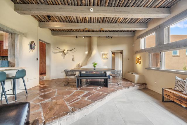 42 Entrada, Santa Fe, NM 87507