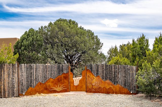 42 Entrada, Santa Fe, NM 87507