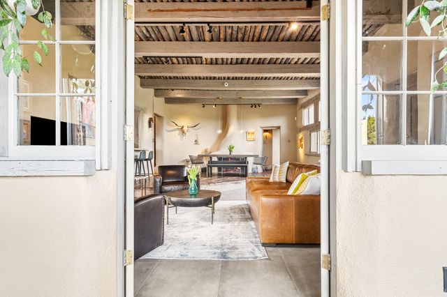 42 Entrada, Santa Fe, NM 87507