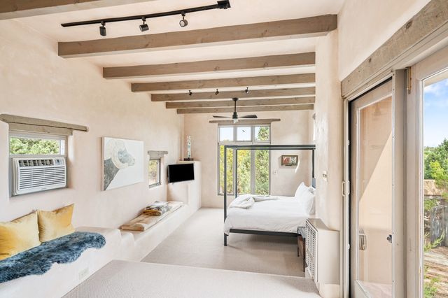 42 Entrada, Santa Fe, NM 87507