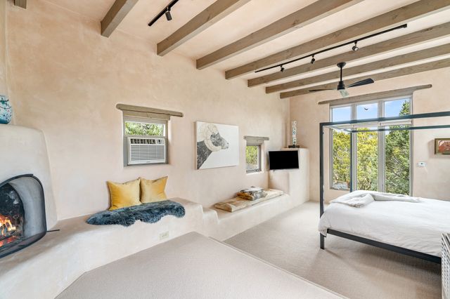 42 Entrada, Santa Fe, NM 87507