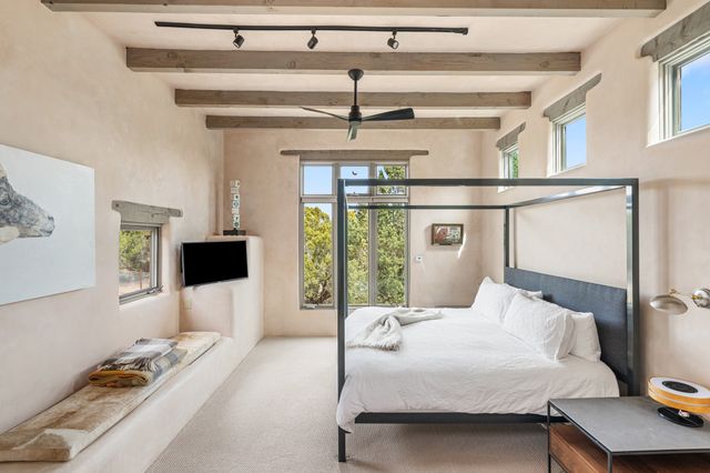 42 Entrada, Santa Fe, NM 87507