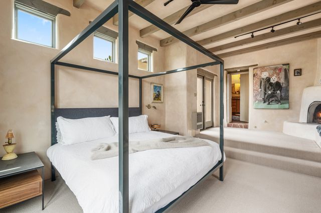 42 Entrada, Santa Fe, NM 87507