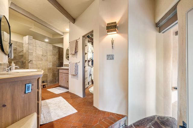 42 Entrada, Santa Fe, NM 87507