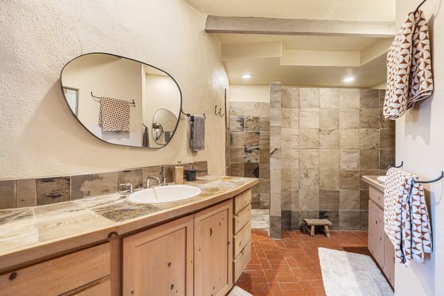 42 Entrada, Santa Fe, NM 87507