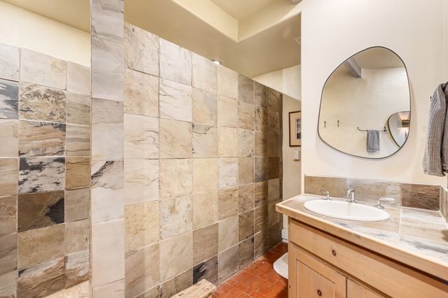 42 Entrada, Santa Fe, NM 87507