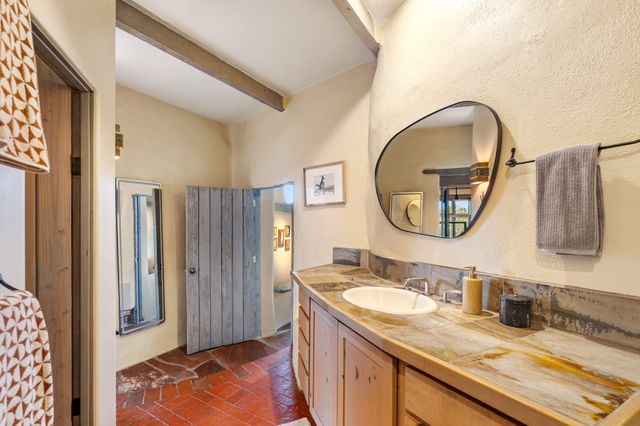 42 Entrada, Santa Fe, NM 87507