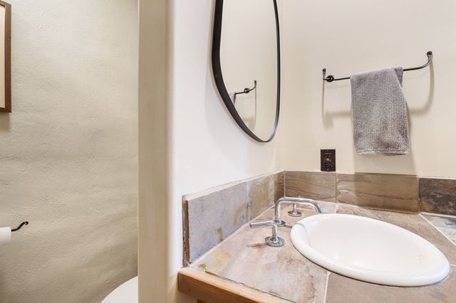 42 Entrada, Santa Fe, NM 87507