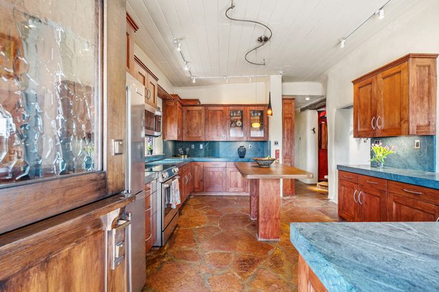 42 Entrada, Santa Fe, NM 87507