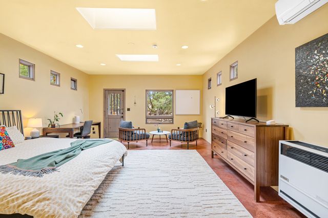 42 Entrada, Santa Fe, NM 87507