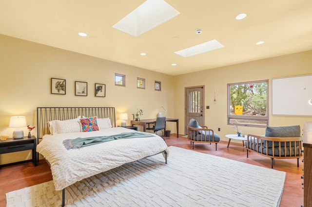 42 Entrada, Santa Fe, NM 87507