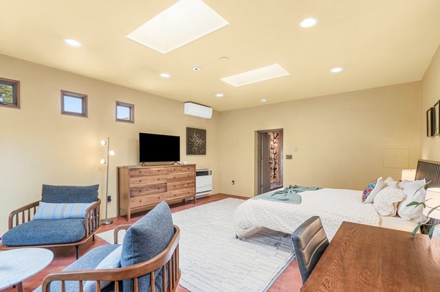 42 Entrada, Santa Fe, NM 87507