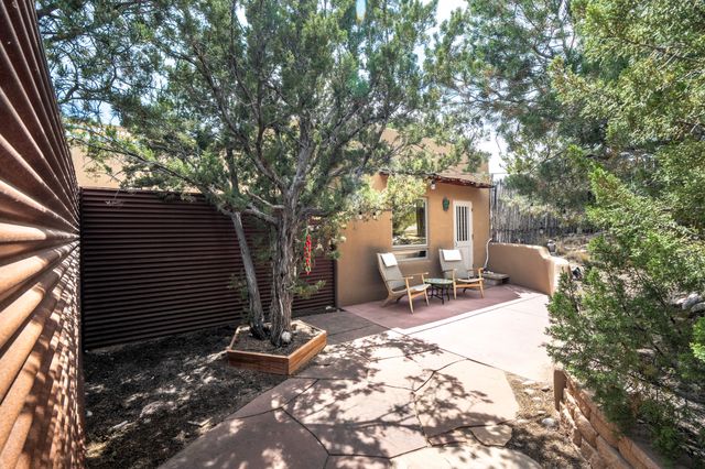 42 Entrada, Santa Fe, NM 87507