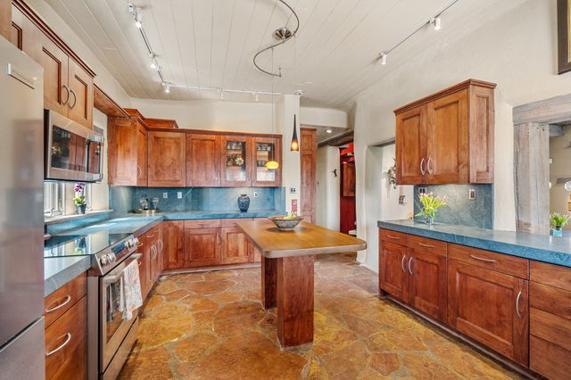 42 Entrada, Santa Fe, NM 87507