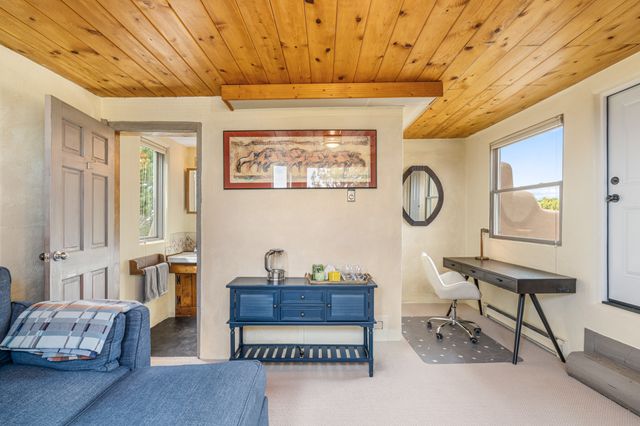 42 Entrada, Santa Fe, NM 87507