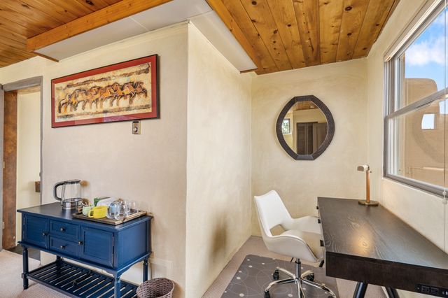 42 Entrada, Santa Fe, NM 87507