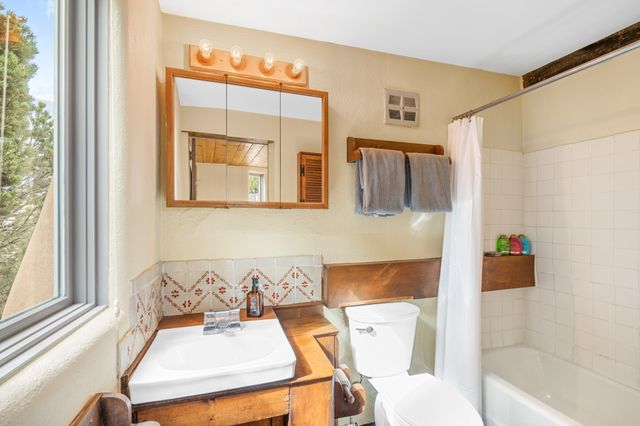 42 Entrada, Santa Fe, NM 87507