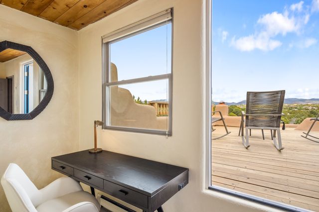 42 Entrada, Santa Fe, NM 87507
