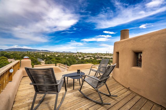 42 Entrada, Santa Fe, NM 87507