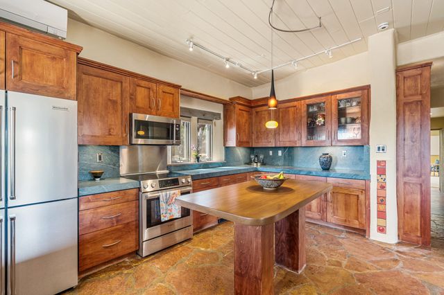 42 Entrada, Santa Fe, NM 87507