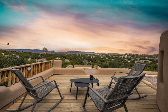 42 Entrada, Santa Fe, NM 87507
