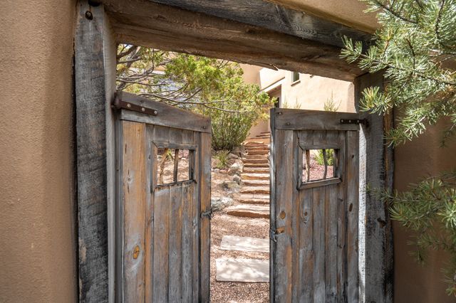 42 Entrada, Santa Fe, NM 87507
