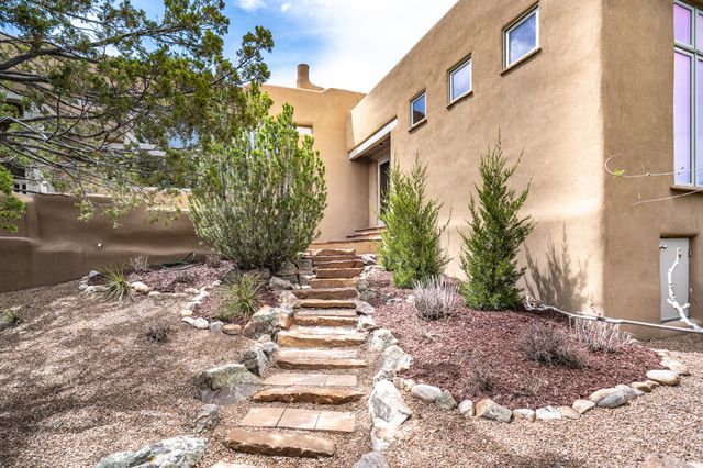 42 Entrada, Santa Fe, NM 87507