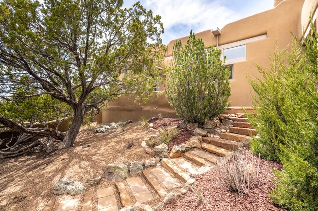 42 Entrada, Santa Fe, NM 87507