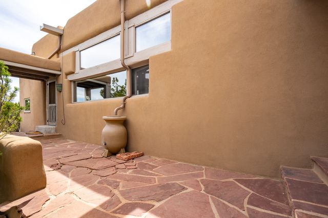 42 Entrada, Santa Fe, NM 87507