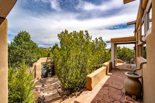 42 Entrada, Santa Fe, NM 87507