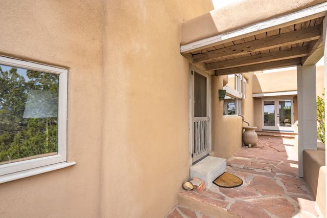 42 Entrada, Santa Fe, NM 87507