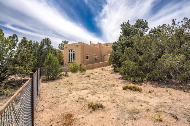 42 Entrada, Santa Fe, NM 87507