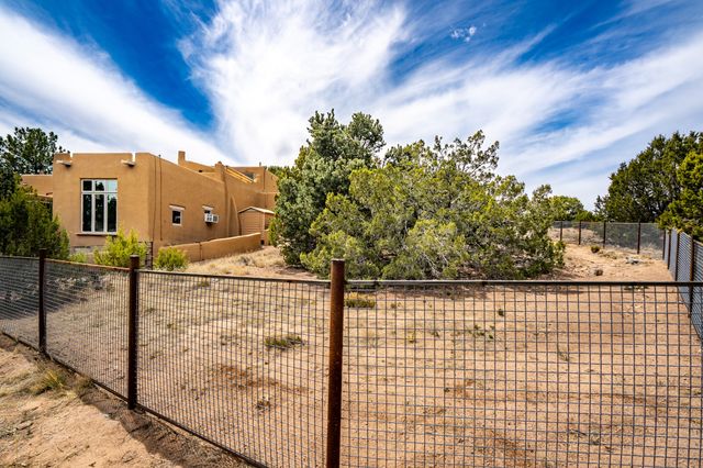 42 Entrada, Santa Fe, NM 87507