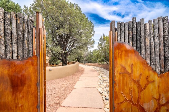 42 Entrada, Santa Fe, NM 87507
