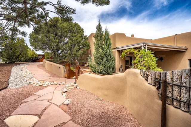 42 Entrada, Santa Fe, NM 87507