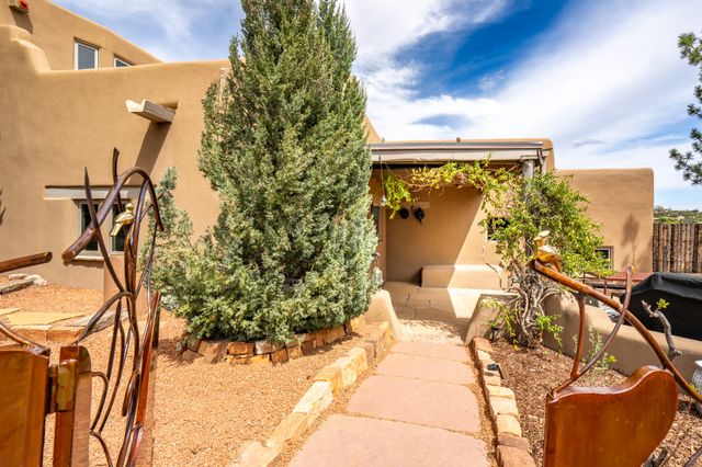 42 Entrada, Santa Fe, NM 87507