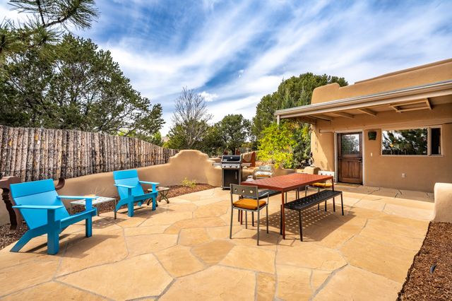 42 Entrada, Santa Fe, NM 87507