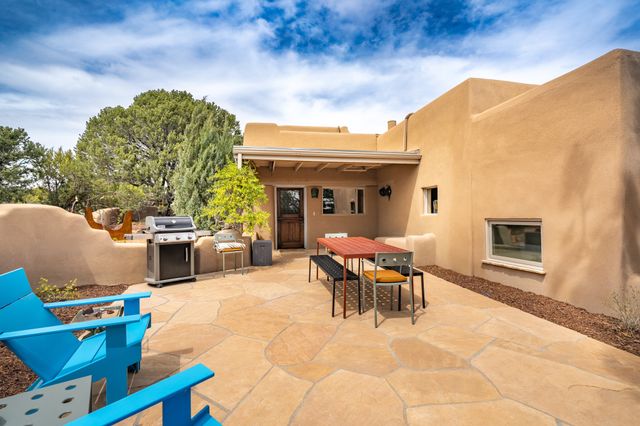 42 Entrada, Santa Fe, NM 87507