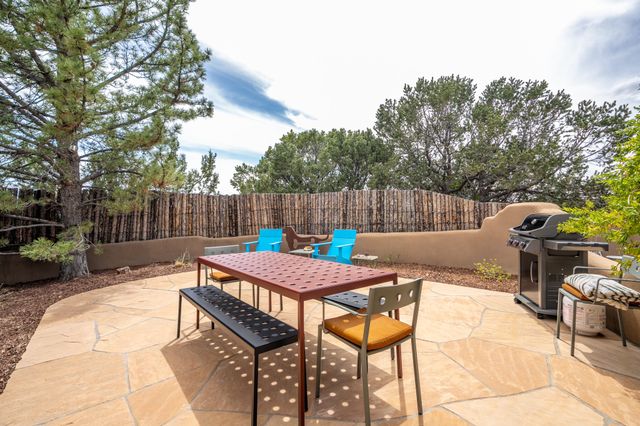 42 Entrada, Santa Fe, NM 87507