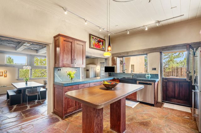 42 Entrada, Santa Fe, NM 87507