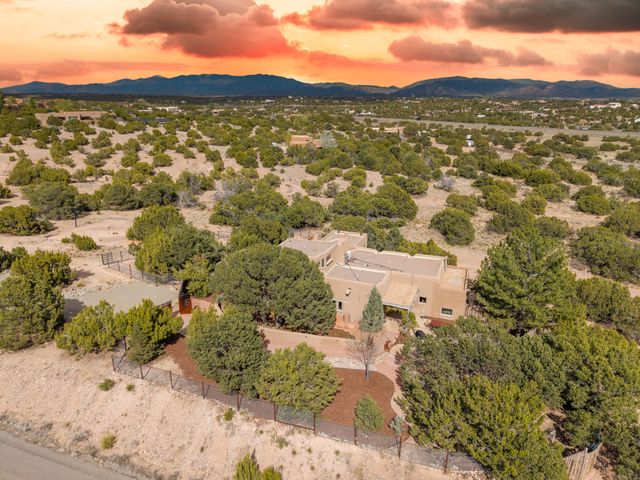 42 Entrada, Santa Fe, NM 87507