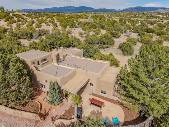 42 Entrada, Santa Fe, NM 87507